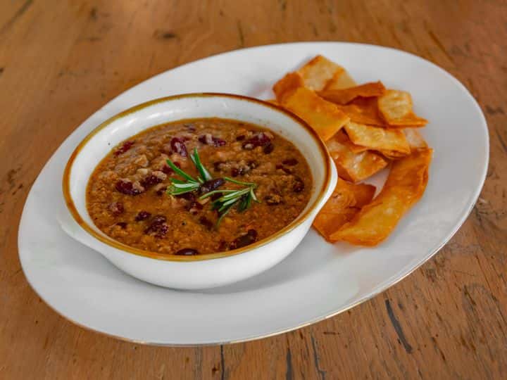 Samosas recipe served on a plate, by Eat Today East African Cuisine Samosas recipe served on a plate, by Eat Today East African Cuisine