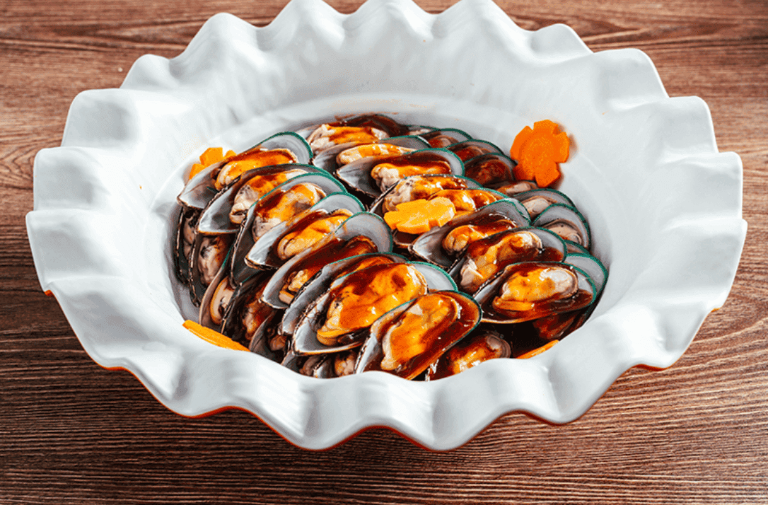 Sauce-Glazed Green Mussels recipe served on a plate, by Umi Sushi & Seafood Buffet Sauce-Glazed Green Mussels recipe served on a plate, by Umi Sushi & Seafood Buffet